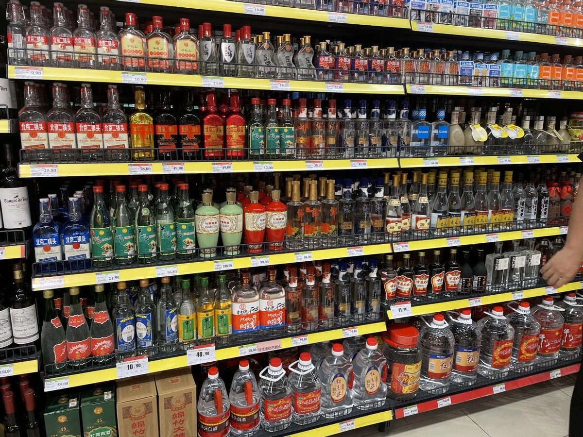 去超市买白酒要注意什么,超市购买酒技巧