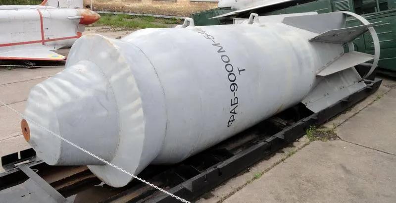 俄军进攻亚速钢厂,俄军怎么不使大杀伤力钻地弹