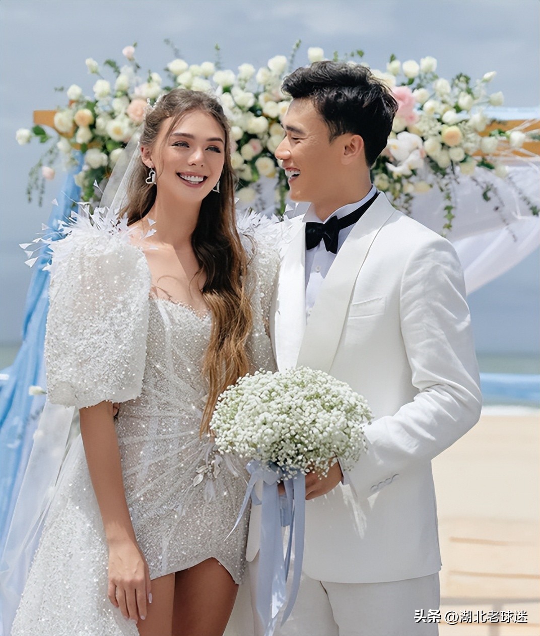 国足克星变伤仲永!从亚洲亚军主力变球队替补,娶大6岁白人美女