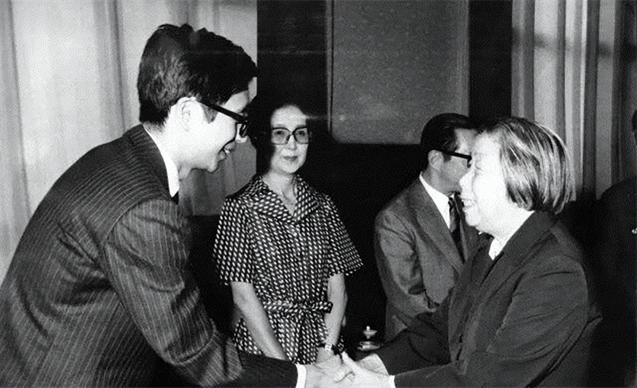 1956年泰国效仿古代和亲，送两个“质子”来华，周总理作何反应