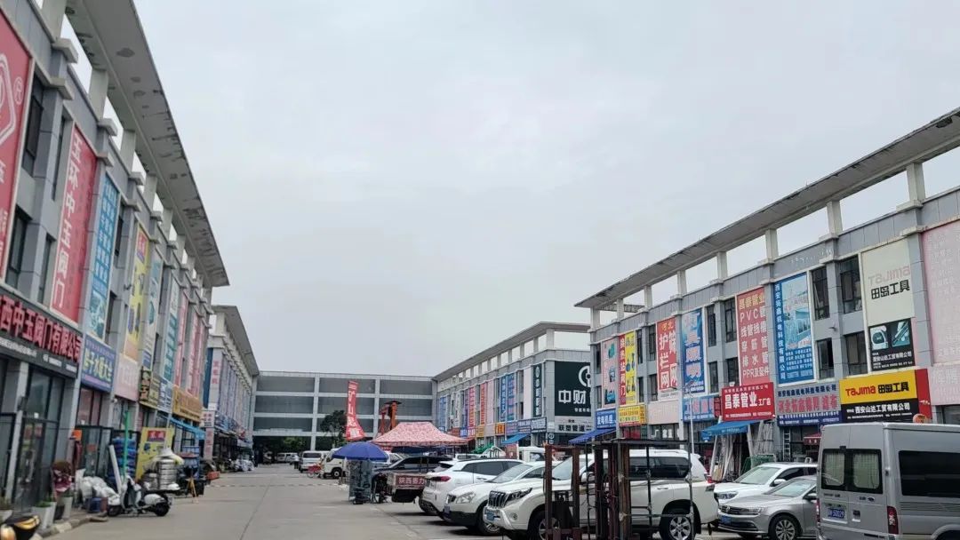 西安华南城a区南门,西安华南城e1区6街