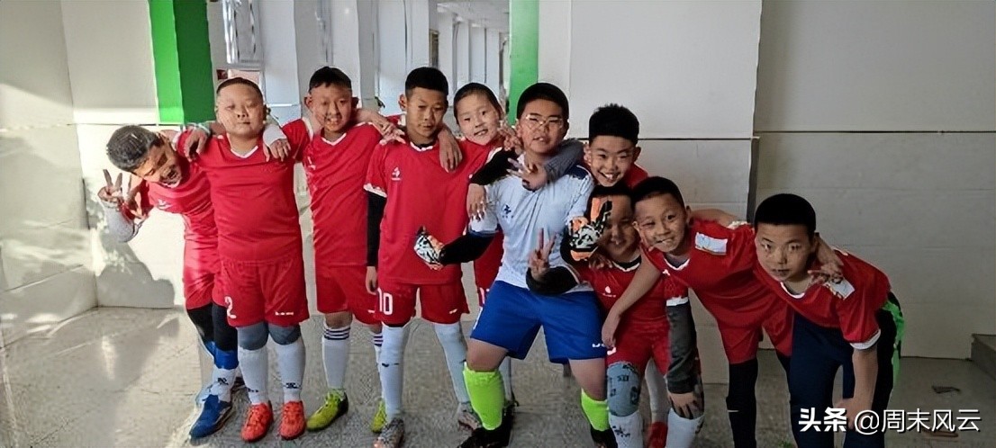 绿茵上的足球少年,绿茵场足球少年