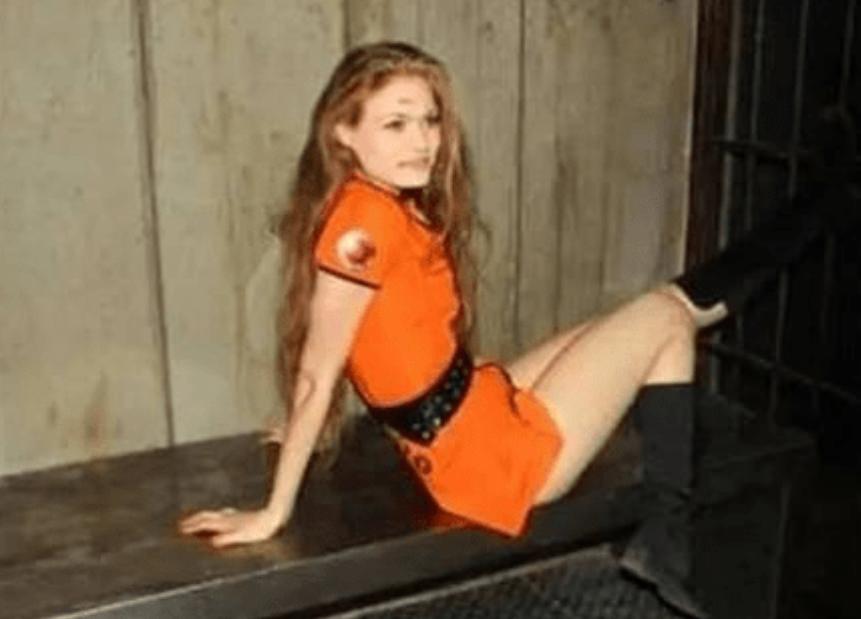 美国黑老大监狱“后宫”:女警投怀送抱,为他生5娃,每月收1.6万