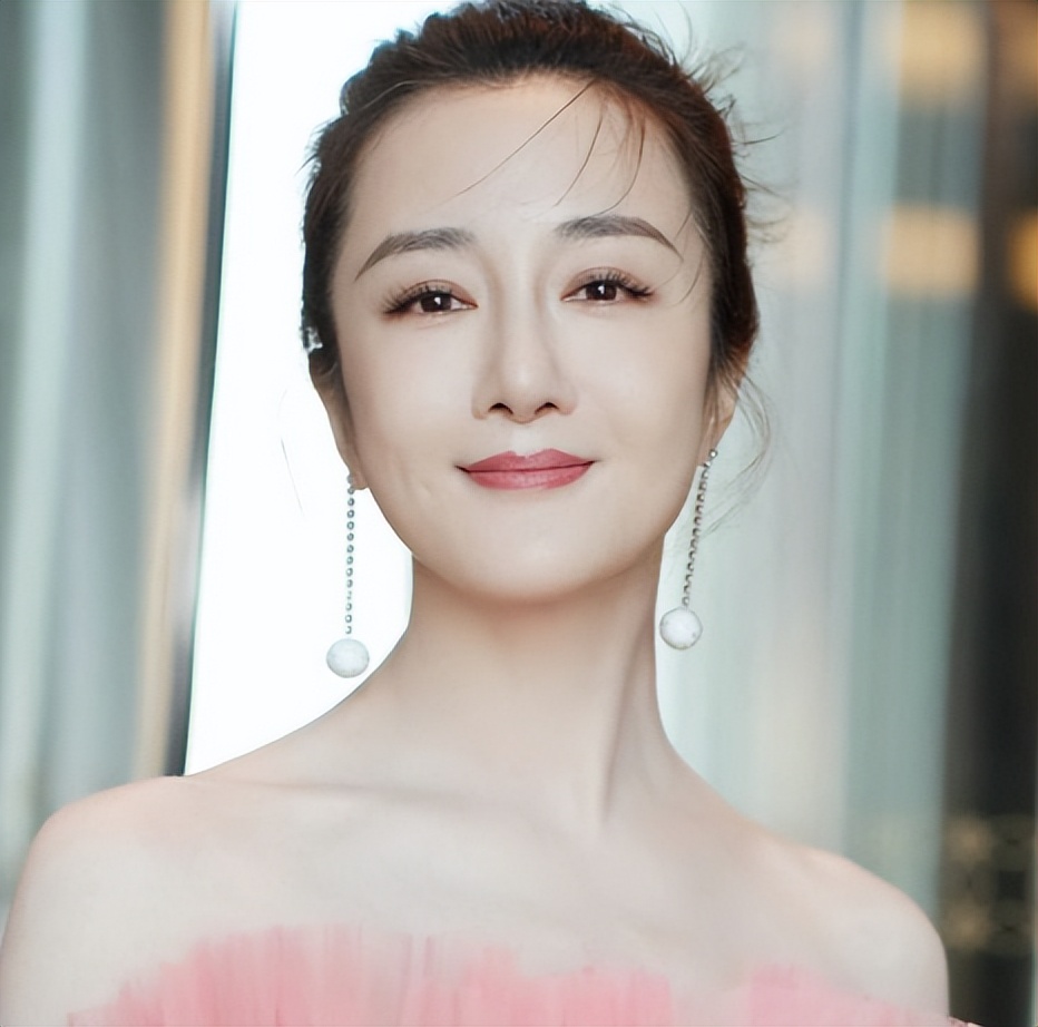 叶璇在抖音素颜,叶璇直播形象邋遢被吐槽挖鼻