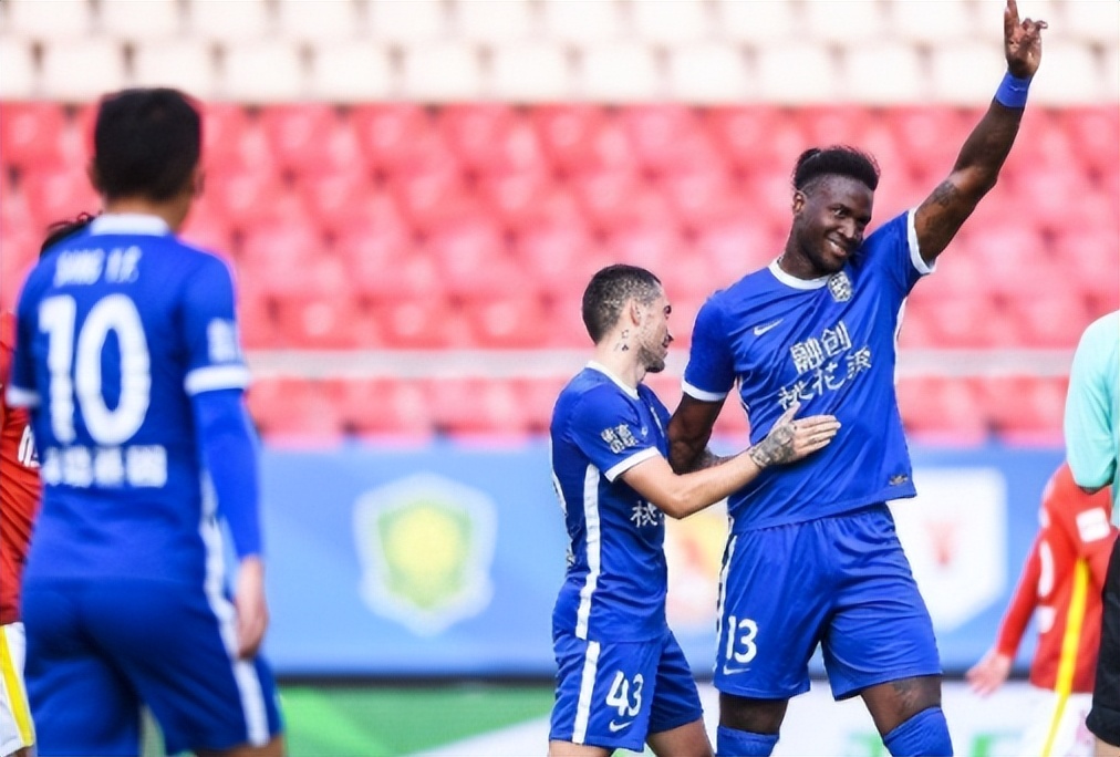 武汉三镇足球俱乐部官宣韦世豪,武汉三镇vs山东泰山韦世豪