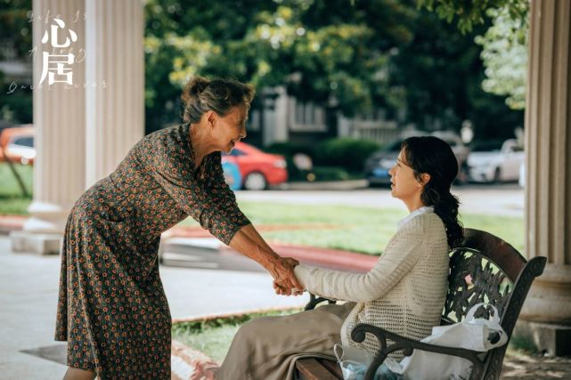 金鸡奖最佳女配角领奖,2023金鸡奖最佳女配角是谁