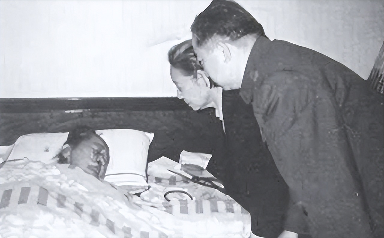 宋庆龄逝世前最后一张照片：无儿无女，保姆担起她的所有后事