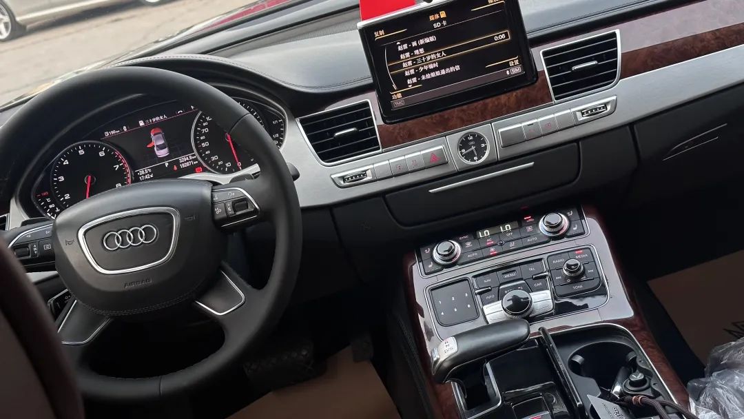 小伙100多万买宝马,小伙花了52万买了奥迪a8