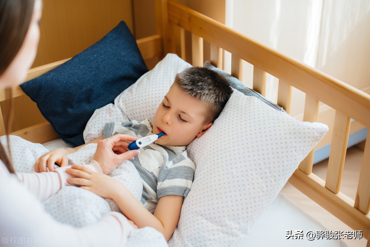 两个女儿一个妈晒38.6度，刀片嗓子水泥封鼻，谁说是感冒跟谁急！