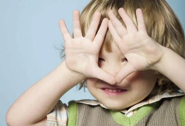 宝宝吃手挨打,宝宝吃手挨揍