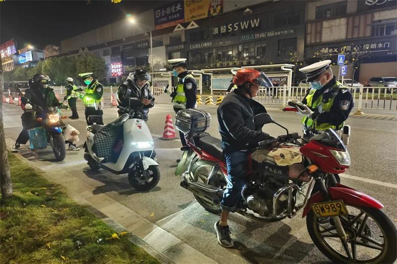 *会两**安保|红河交警：“五个坚持”筑牢事故防线全力护航全国“*会两**”交通安全