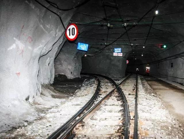 中国的湖泊哪个最深,中国最深的湖是哪个地方呢