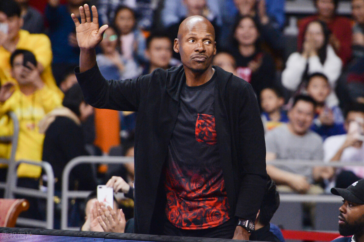 揭秘：NBA球星脚都多长，伊巴卡亮了