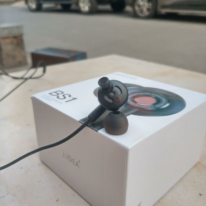 威泽首款入耳式耳机,威泽头戴式耳机测评