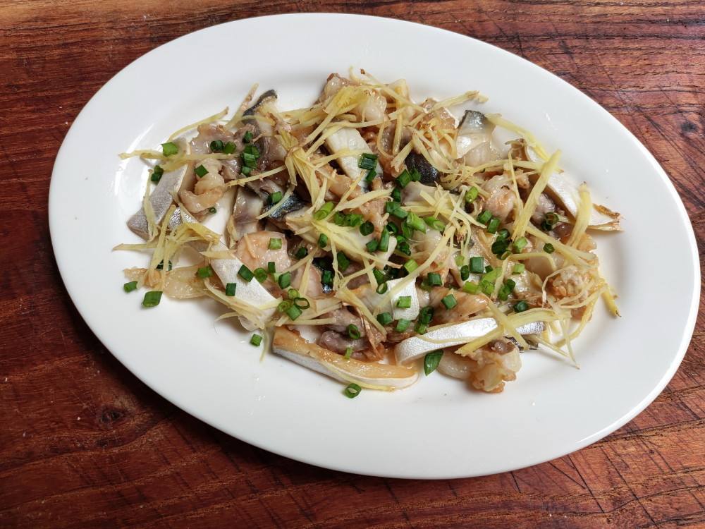 咸鱼为什么有刺鼻味,广东咸鱼为什么是臭的