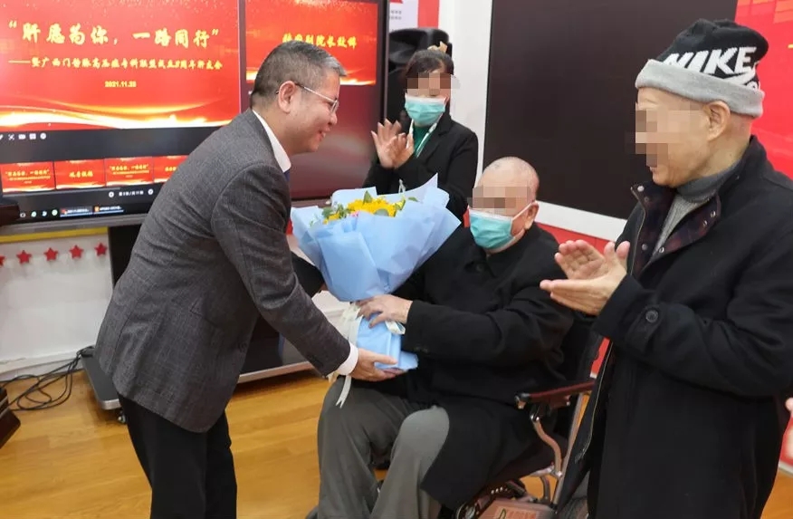 县人民医院举办第六届肾友联谊会,人民医院学术交流会