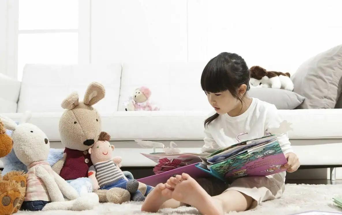 女儿告诉妈妈:“请你一定要看纸质书”，理由让人难以反驳