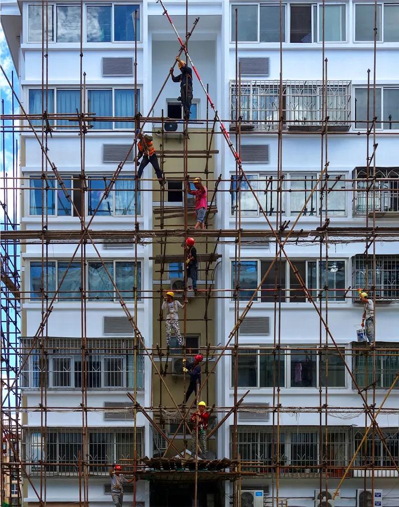 6楼的住户想加装电梯，1楼不同意，用了这个方案才如愿以偿