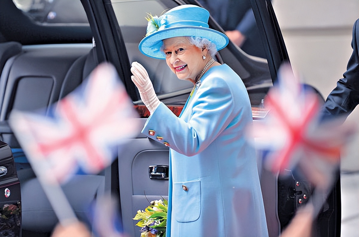 英女王棺椁下葬,英女王葬礼为什么停尸十天