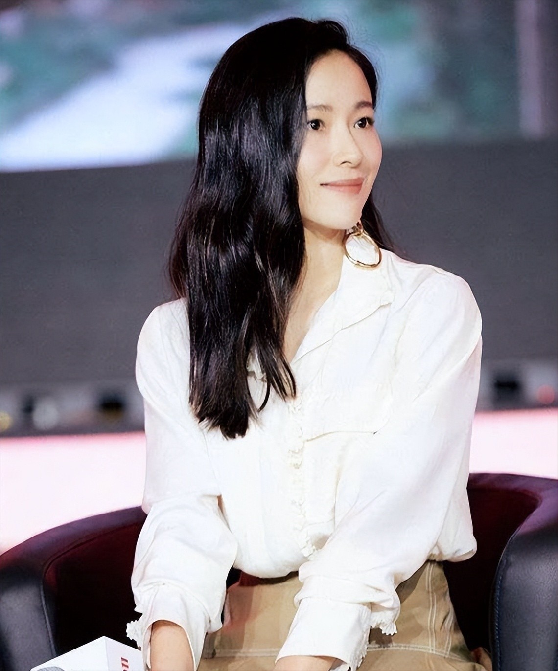 吴宣仪关晓彤玫红色礼服,关晓彤吴宣仪穿衣