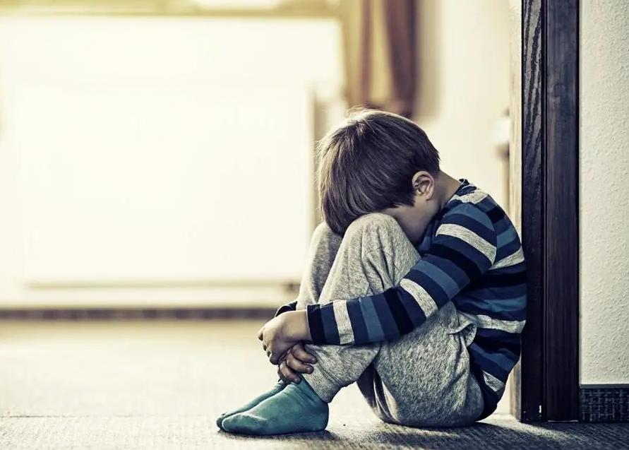 儿童时期遭受心理虐待会对个体之后的发展有何影响？