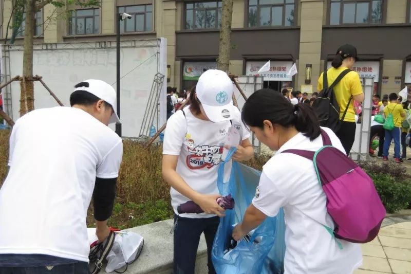 暴走团踢护栏后续,暴走团变打砸团