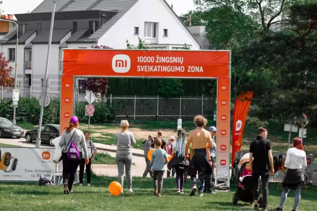 地球另一边的人们是倒着吗,地球另一侧的人不会掉下去吗