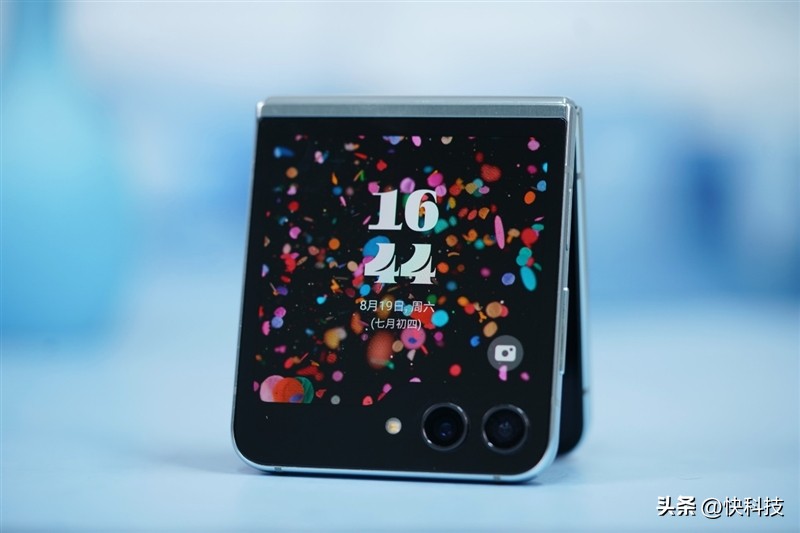 三星galaxyzflip防水测试,三星折叠手机zflip5防水吗