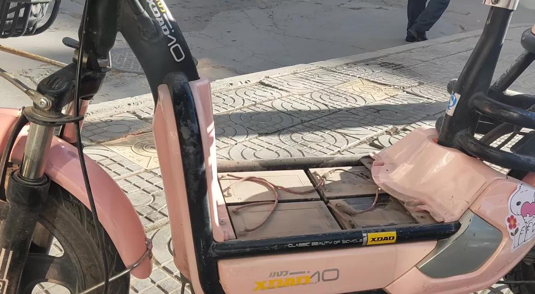 电动车转电门就掉两格电,电动车加电门就掉电松开又恢复