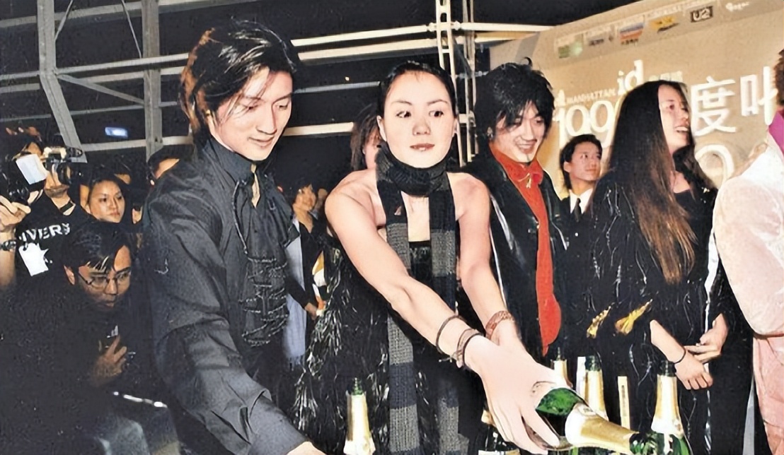 47岁王菲为何看上37岁的谢霆锋,为什么谢霆锋对王菲情有独钟