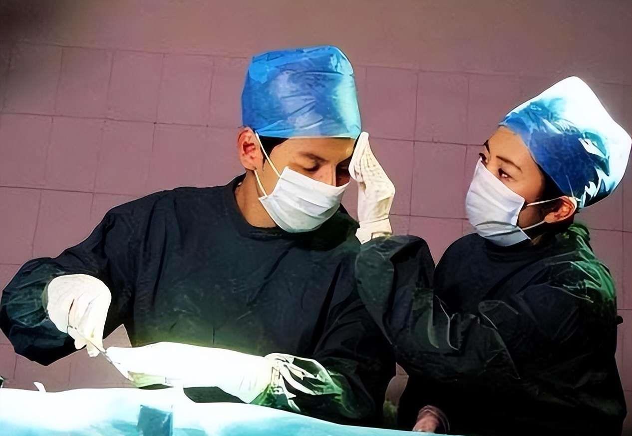 男科医生*拍偷**并公开发布女患者*处私**照称：下班放浪形骸