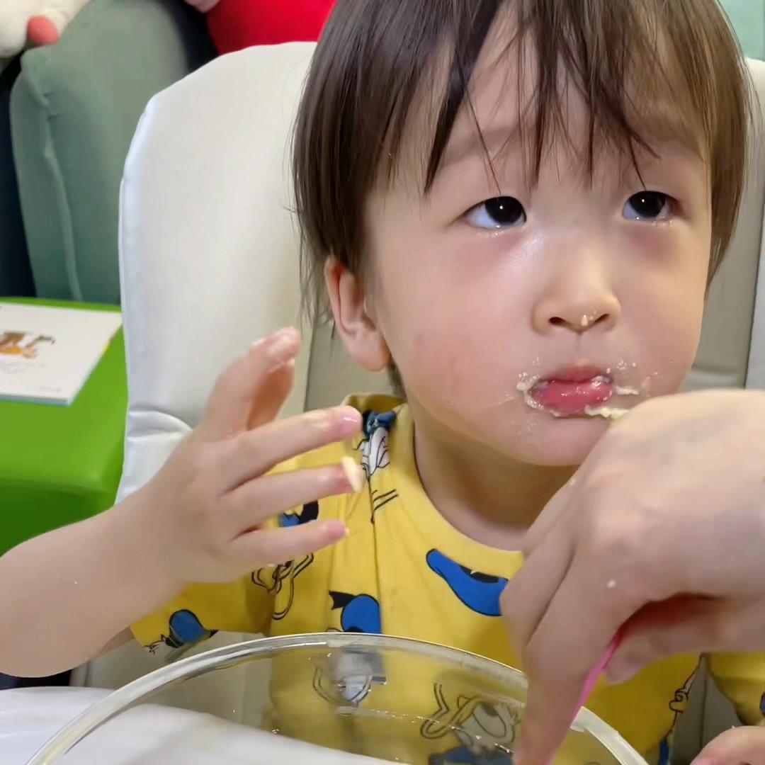 干奶粉是我儿子永远的神，就喜欢吃干的#人类幼崽迷惑行为大赏