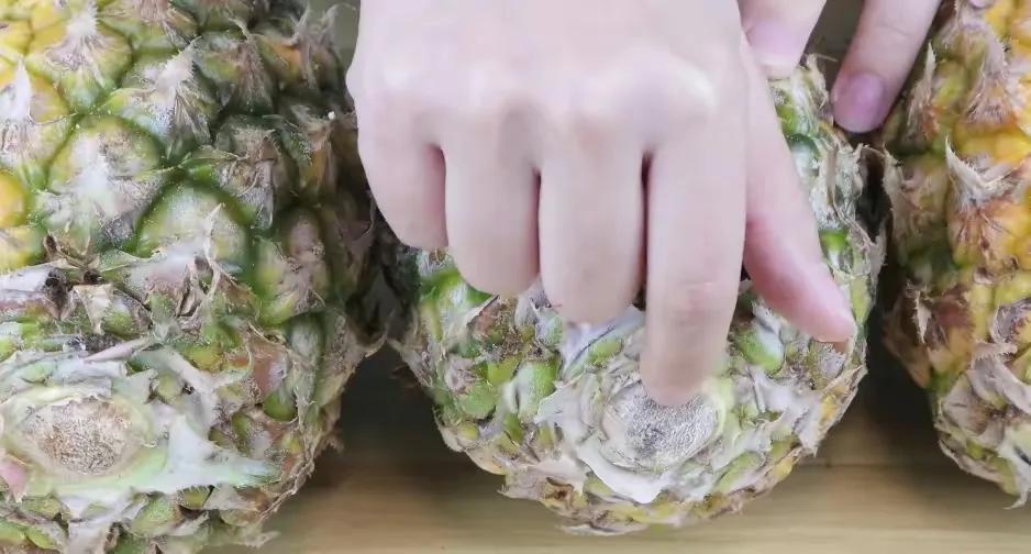 菠萝好吃的挑选方法,菠萝怎么挑选又香又好吃