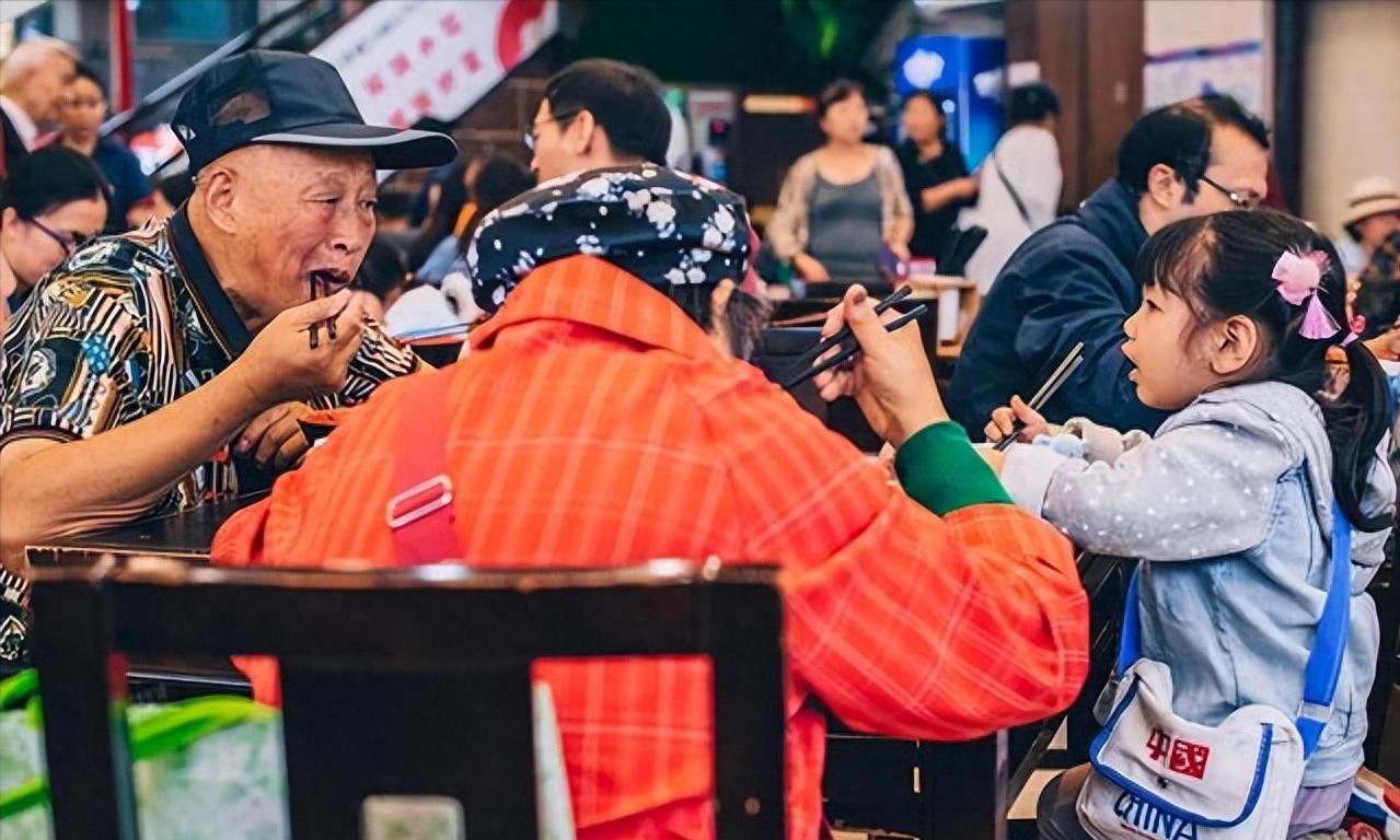 大学毕业月入7500,大学毕业后工资几千被父母看不起