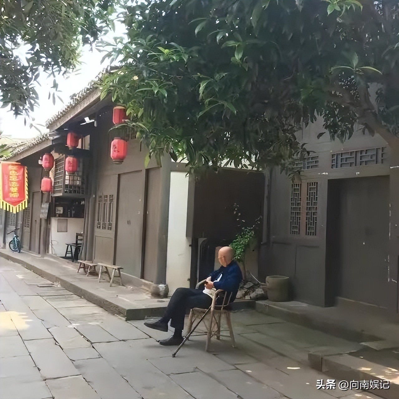 48岁导游中暑后去世,北京导游中暑身亡事件