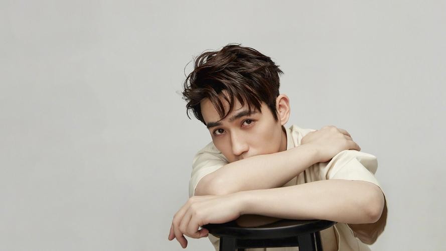 鹿晗原名刘壮实是真是假,刘壮实和鹿晗什么关系