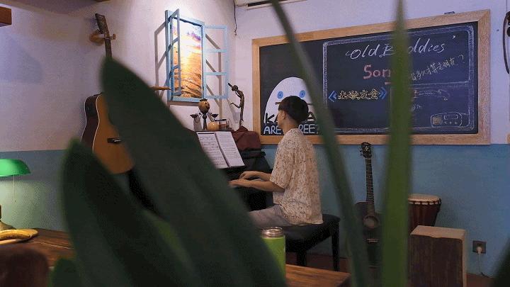 “宝藏青年”从北京到威海，在海边开复古咖啡馆，择一城等一人