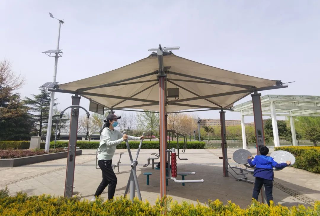 请大家奔走相告,请奔走相告啥意思