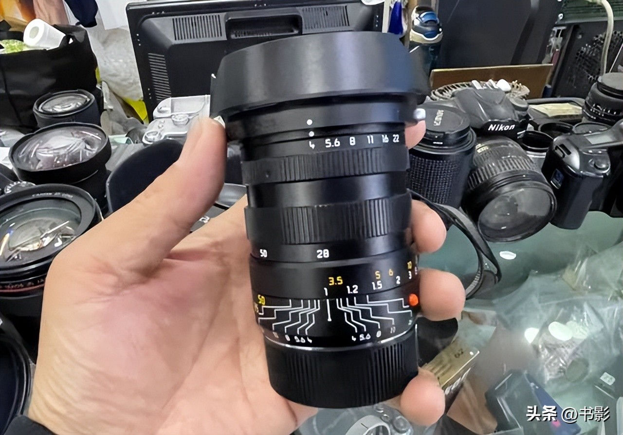 发现两张旧照片,发现了一台旧相机