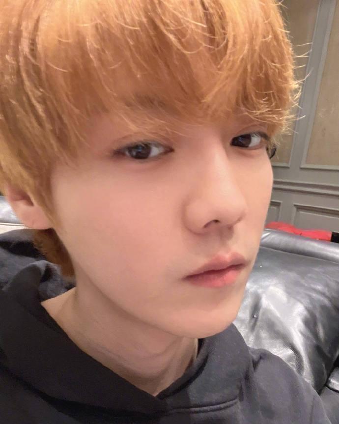 鹿晗被路人偶遇的视频,鹿晗偶遇粉丝打招呼