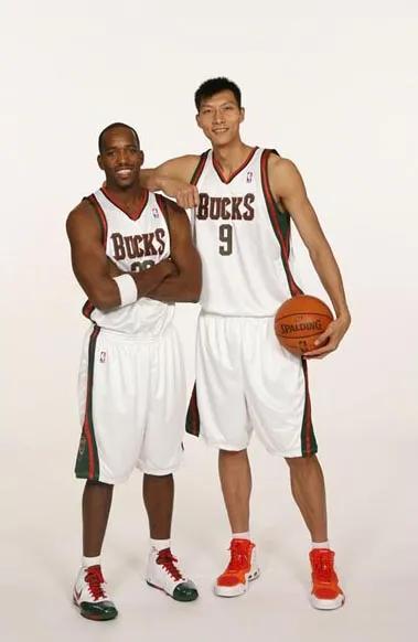 雄鹿队vs迈克尔里德,雄鹿队迈克尔里德投篮视频