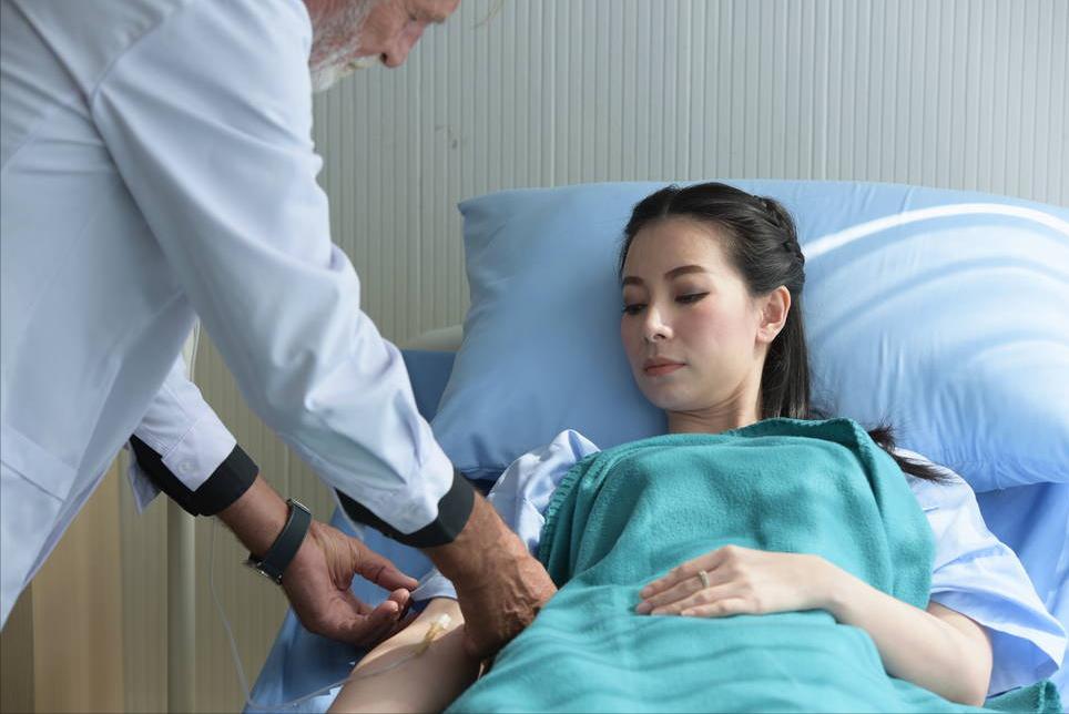 发现尿蛋白要住院吗,发现尿蛋白是肾炎是不是很严重了