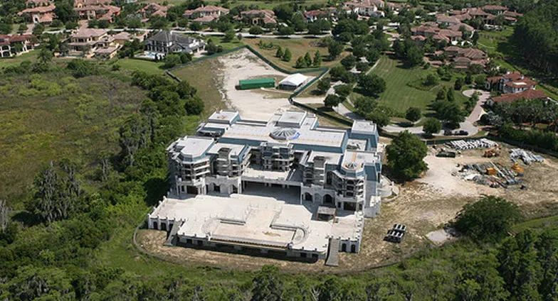 女程序员住8000㎡豪宅、花20年装修：我的成功，是嫁了个亿万富翁