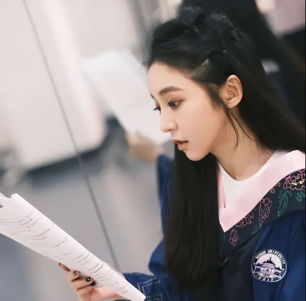 一个冷知识如果你的学士服是灰色,冷知识如果你的学士服是粉色领子