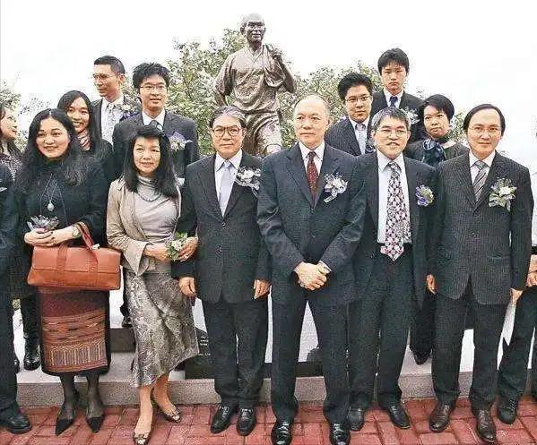 霍英东有10个儿子，为何将三分之二的遗产，给了大房的3个儿子？