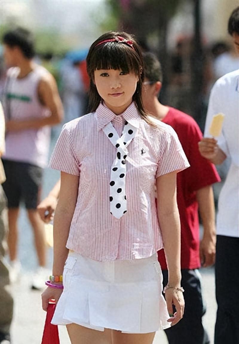 “网红模特”*筱雨张**,出道一年拍21套人体写真,现38岁仍单身未婚