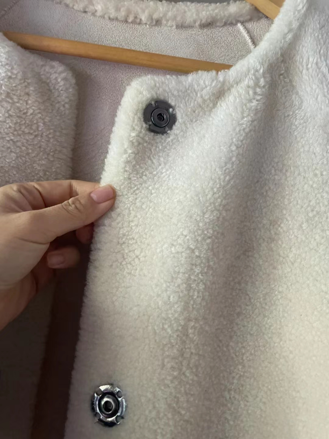 皮毛一体大衣发霉怎么洗,皮毛一体大衣袖口污渍如何去除