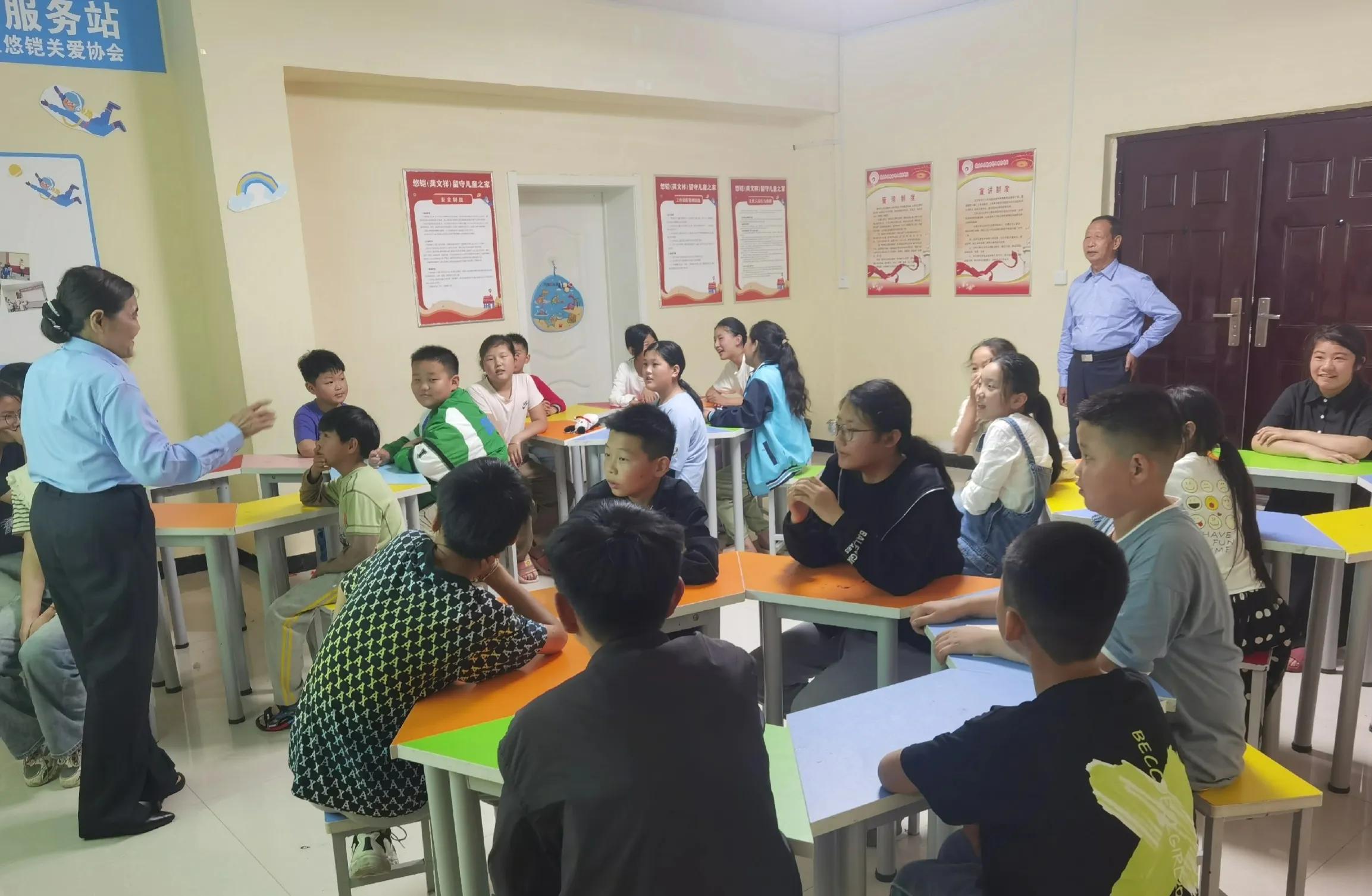 枣庄市台儿庄老干部,老干部慰问留守儿童的活动