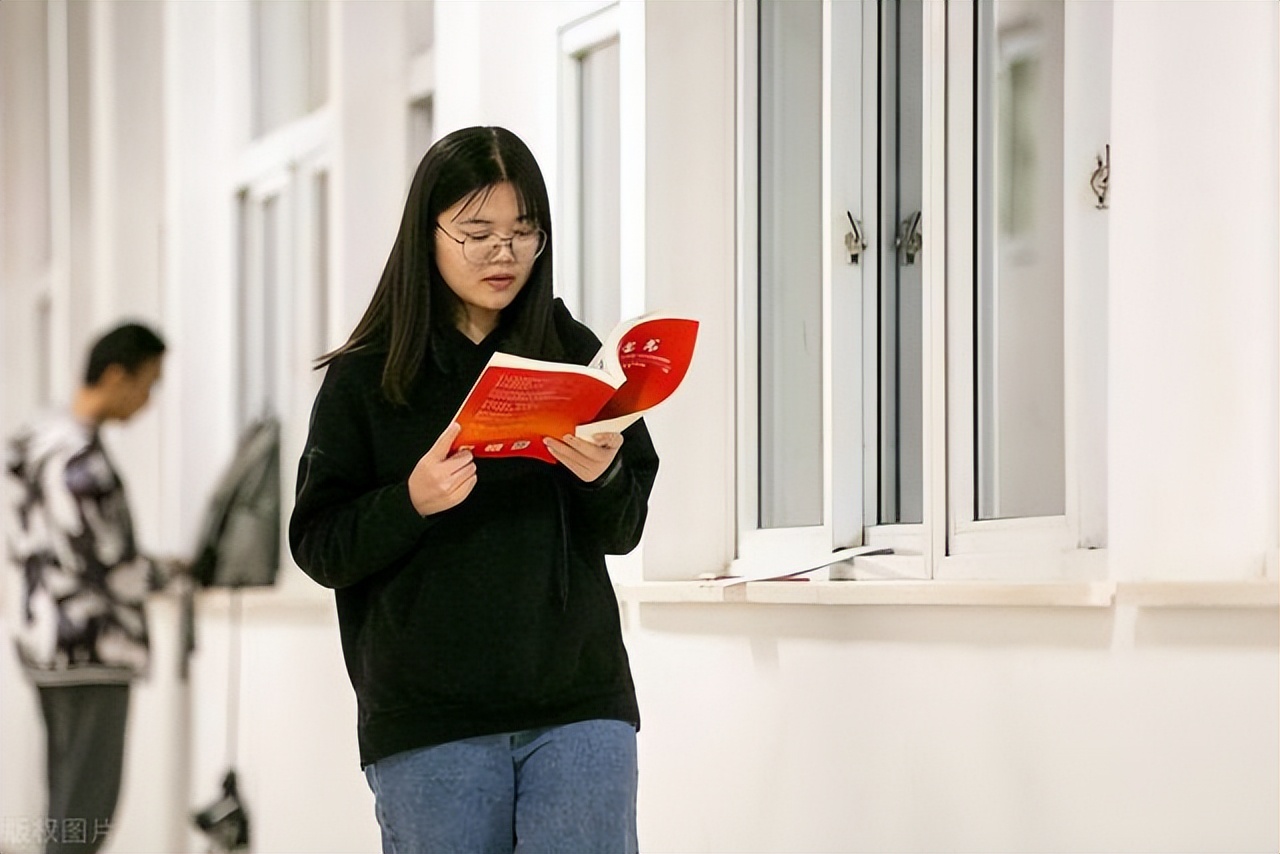 现在考公务员还有机会吗,哪个单位的公务员有福利房