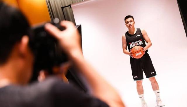 曾茂洲广东宏远cba首秀集锦,广东宏远时隔3年重回主场出场